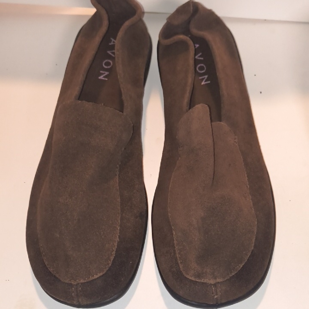 Avon Women's Rich Brown Suede Loafers. Size 8